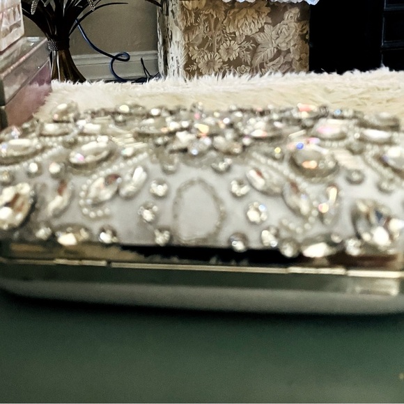 Crystal Covered Clutch w/Silver Chain New